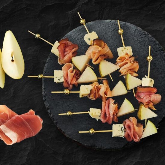 Канапе с пармой и грушей