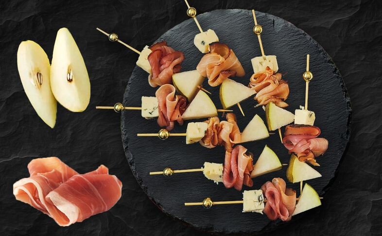 Канапе с пармой и грушей