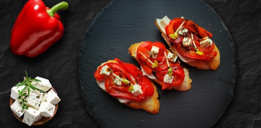 Брускетты с печеным перцем