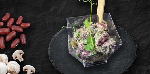 Салат с фасолью, грибами и грецким орехом