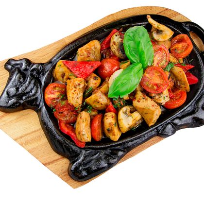 Куриное филе с овощами в собственном соку