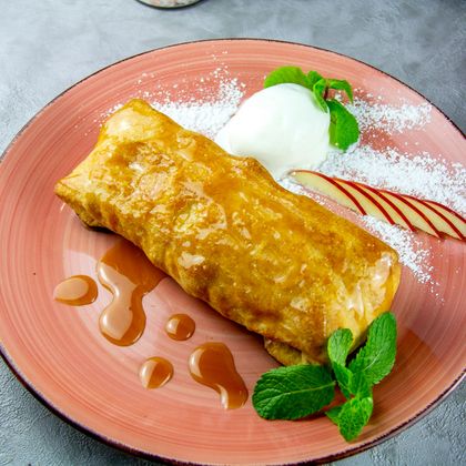 Штрудель с яблоком и корицей