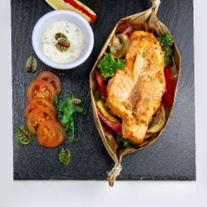 Стейк из лосося в медово-горчичном соусе