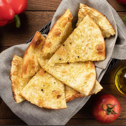 Фокачча с пармезаном и моцареллой