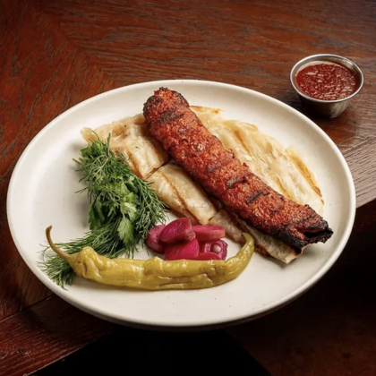 Кебаб из ягнёнка с лепешкой роти