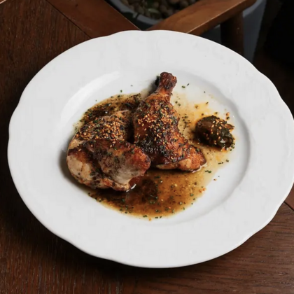 Половинка цыпленка с соусом из трюфеля