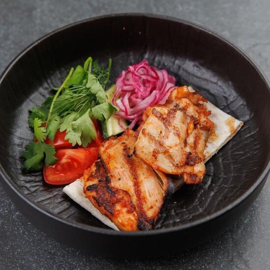 Шашлык из куриного бедра за 100 гр