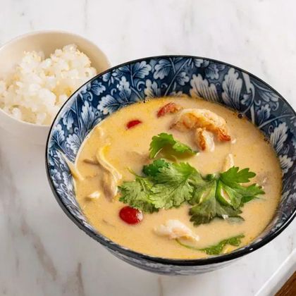 Том Ям с креветкой и кальмаром