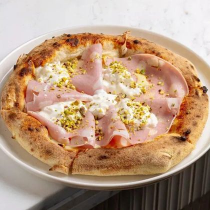 Пицца Мортаделла и фисташки