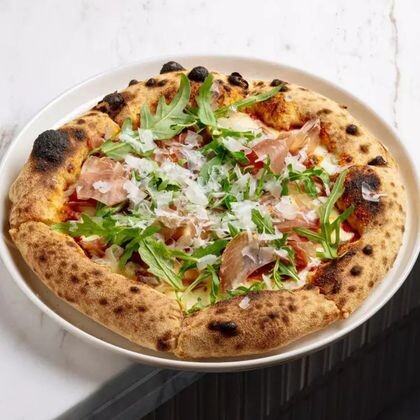 Пицца с пармской ветчиной