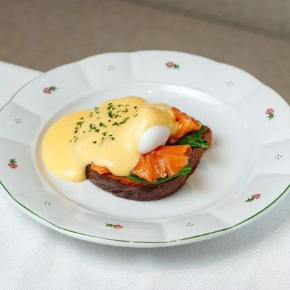 Яйцо "Бенедикт" с лососем