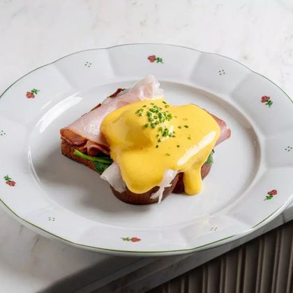 Яйцо "Бенедикт" с ветчиной