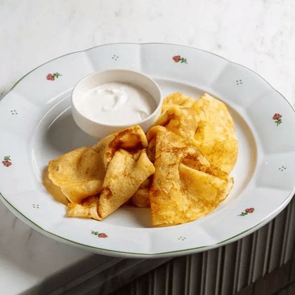 Блины румяные со сметаной