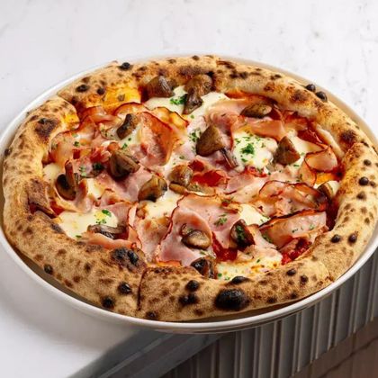 Пицца с ветчиной и грибами