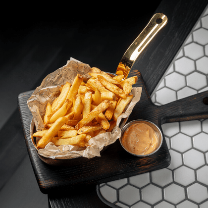 Картофель фри с соусом гольф