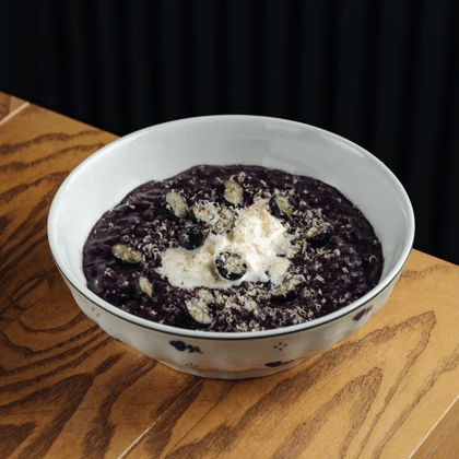 Черничная рисовая каша со страчателлой