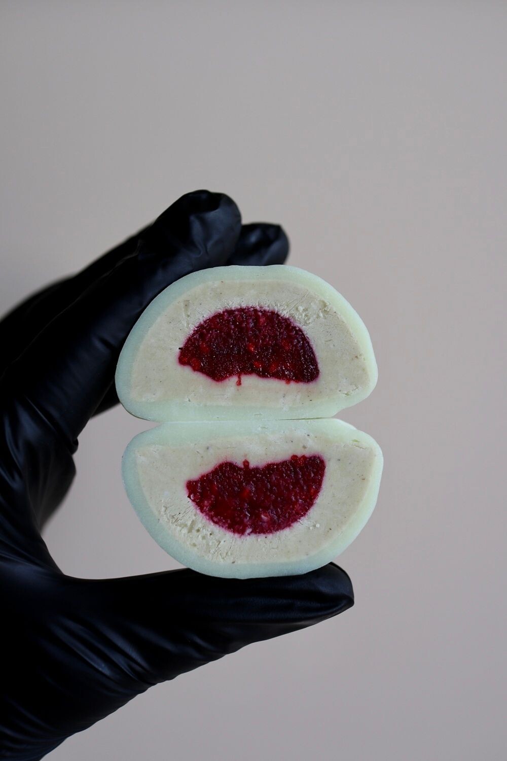 Малина-фисташка моти