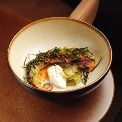 Осьминог, понзу, томаты, йогурт