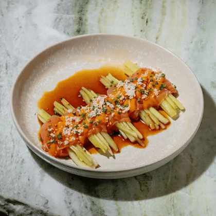 Лосось, кимчи, огурцы