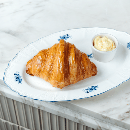 Круассан со сливочным маслом