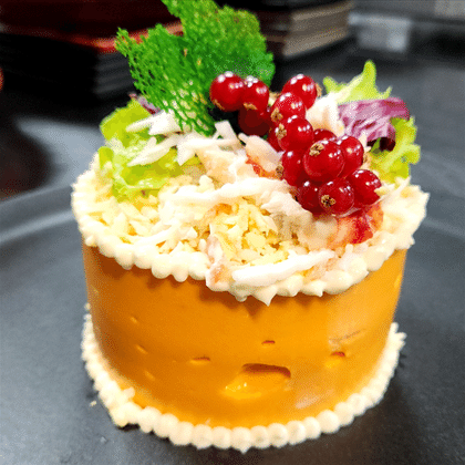 Мимоза с семгой и крабом