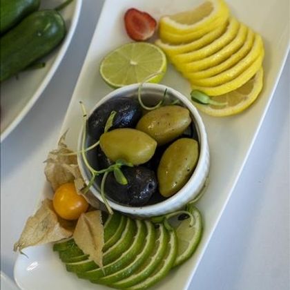 БАНКЕТ - Оливки и маслины с лаймом и лимоном