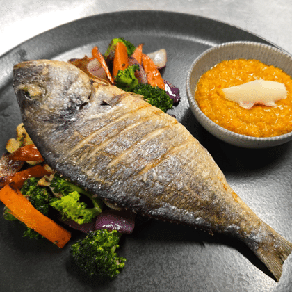 Дорадо с морковно-кокосовым соусом