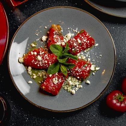 Маринованный перец с овечьим сыром