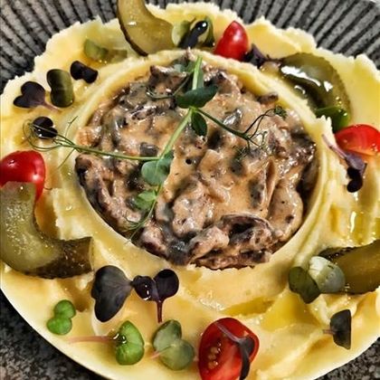 Бефстроганов с картофельным пюре