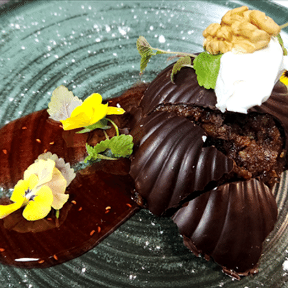 Грильяж и сухофруктов в темном шоколаде