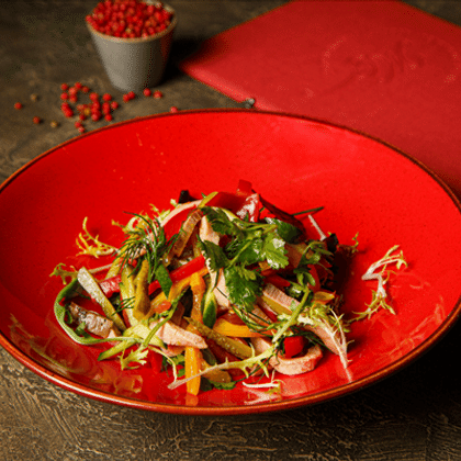 Салат с ростбифом и соленым огурчиком