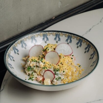 Оливье с копчёным куриным бедром