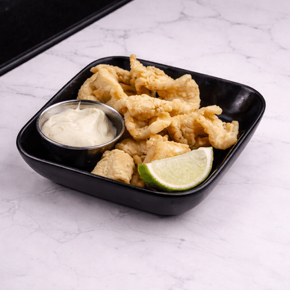 Кальмары фри с соусом айоли из печёного чеснока