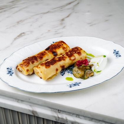 Блины с говядиной и битыми огурцами