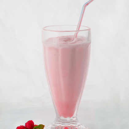 Молочный коктейль с малиной