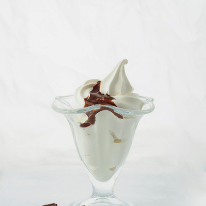 Мороженое с горячим шоколадом