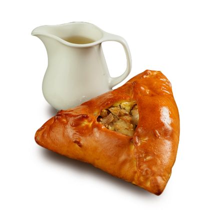 Расстегай с грибами и бульоном