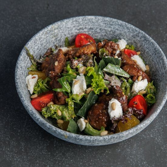 Салат с куриной печенью и апельсинами