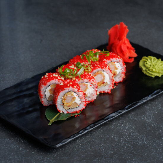 Ролл с креветками в темпуре  с зеленым  луком