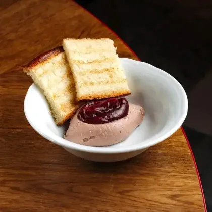 Пате из куриной печени с гелем из вишни