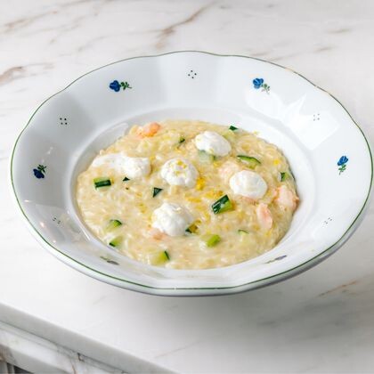 Орзо с креветками, цукини и лимонной рикоттой