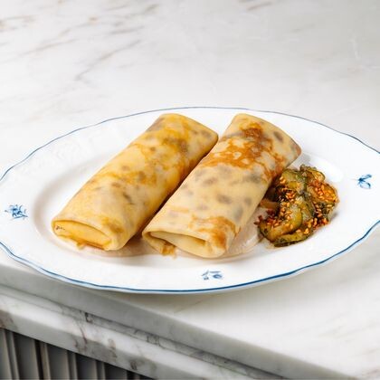 Блины румяные с лососем, тунцом и соусом "Тоннато"