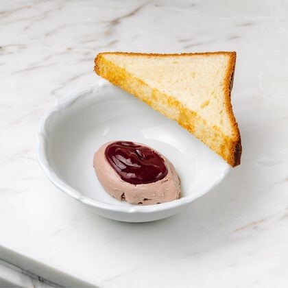 Пате из куриной печени с гелем из вишни