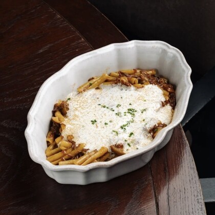 Казаречче с говяжьей щёчкой, белыми грибами и муссом пекорино