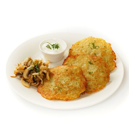 Драники с жареными вешенками и творожным сыром