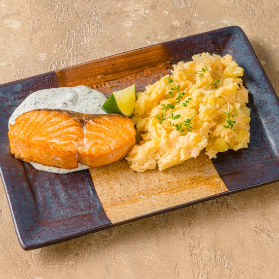 Лосось с японским картофелем