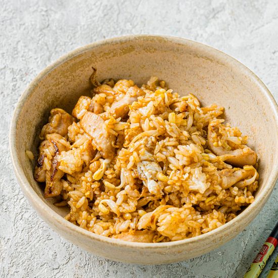 Жареный рис с курицей