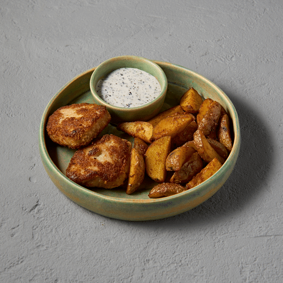 Куриные котлетки с картофельными дольками и имбирно-чесночным соусом