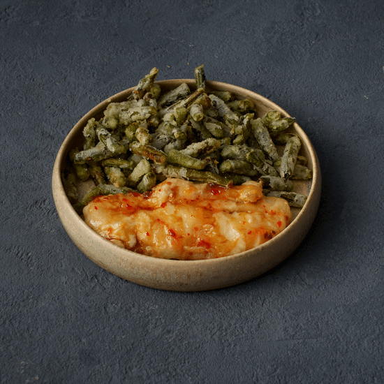 Белая рыба в сладком азиатском соусе с зеленой фасолью