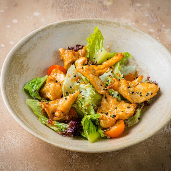 Салат с карамелизированной курицей